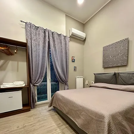 فندق مبيت وإفطار Casa Agnese نابولي